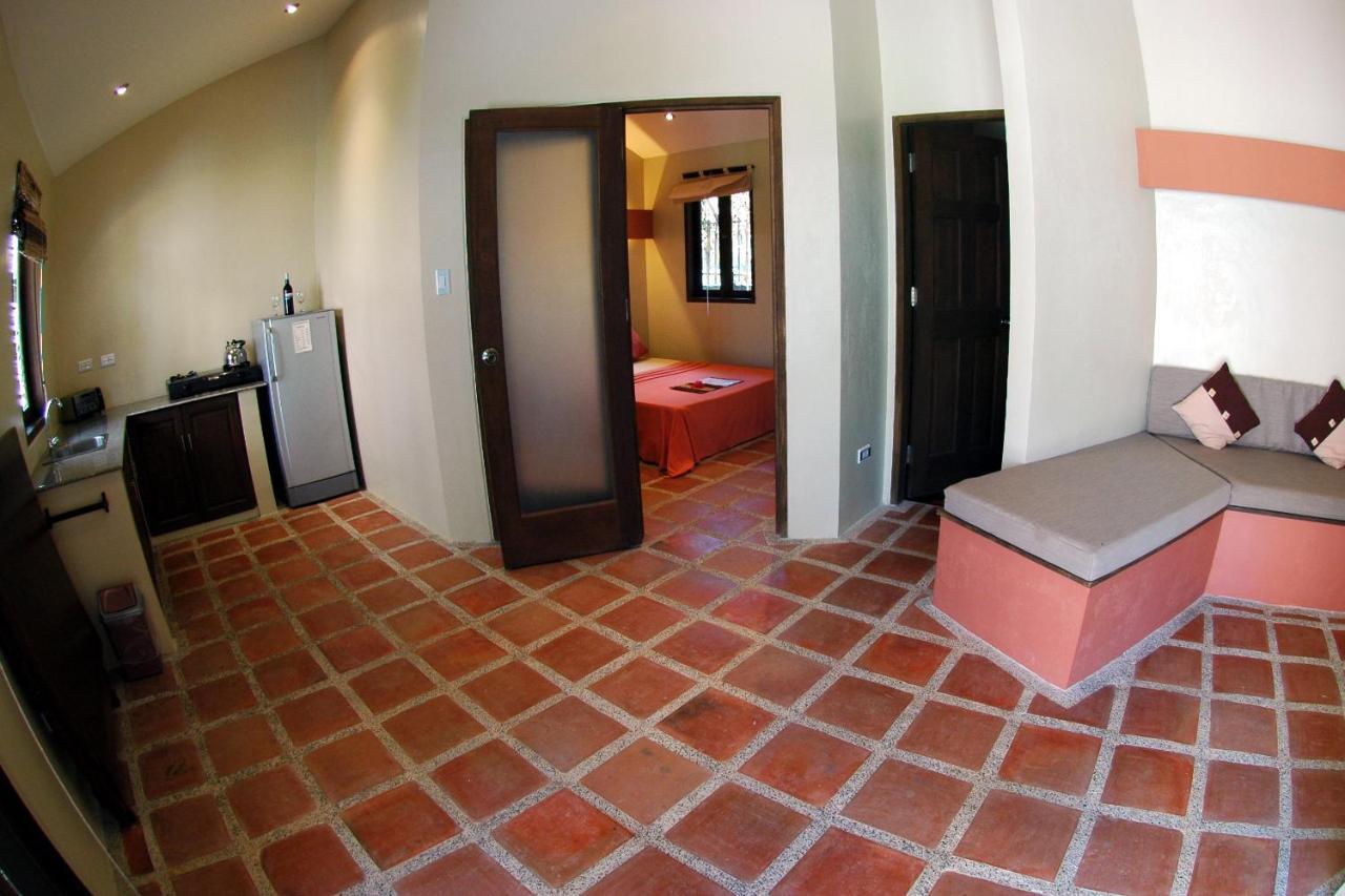Reef Retreat Resort Balabag  Rom bilde